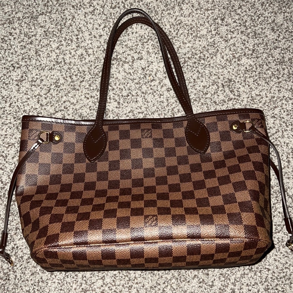 ✅100% AUTHENTIC 💋Like New💋Louis Vuitton Neverfull PM